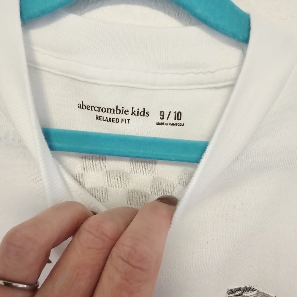 Abercrombie Kids White And Gray Long Sleeve Tee Size 9/10